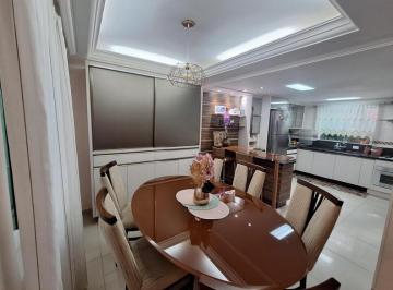 Casa · 155m² · 3 Quartos · 2 Vagas · Excelente Sobrado semi mobiliado em condominio com 3 unidades, localizado no bairro Guira.