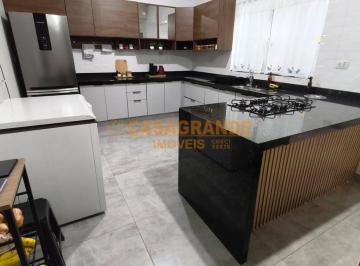Casa · 222m² · 2 Quartos · 4 Vagas · Casa à Venda - 5 quartos, 1 suíte, 220m², 4 vagas - Jacareí