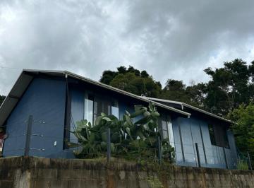 Terreno de 2 quartos, Gonçalves · Casa à venda no centro de Gonçalves-MG