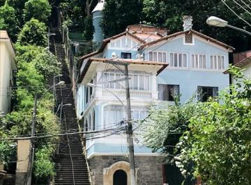 Casa · 1040m² · 7 Quartos · 3 Vagas · Preciosidade de Cosme Velho: Casarão Histórico