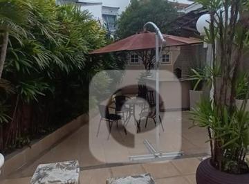 Casa · 270m² · 5 Quartos · 2 Vagas · SELECIONE - Casa 5 quartos, sendo 1 suíte