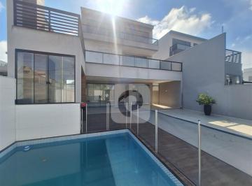 Casa · 550m² · 3 Quartos · 2 Vagas · Casa Tríplex Condomínio Fechado 3 quartos 2 Suítes Closet Piscina Churrasqueira a venda