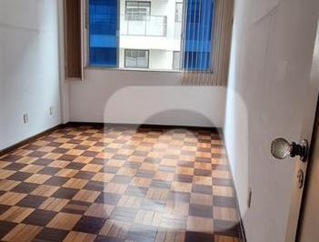 Apartamento · 120m² · 3 Quartos · 1 Vaga · Não Perca! Excelente planta, claro, arejado e silencioso! Com vaga!