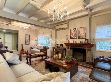 756688_ij7b3p_75668868f1b4959f80c.jpg · Imponente Residência com 4 Dormitórios, Piscina Aquecida e Espaço Gourmet - Bairro Tristeza