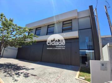 Casa · 185m² · 2 Quartos · 2 Vagas · Casa de Alto Padrão à Venda