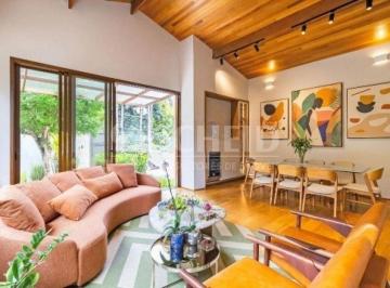 Casa · 200m² · 3 Quartos · 2 Vagas · Casa térrea à venda em Moema. 200Ac, 462T. 3 quartos (1 suíte) 2 vagas,
