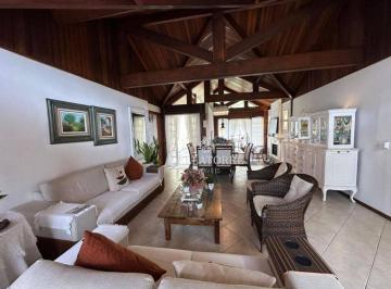 Casa · 247m² · 5 Quartos · 6 Vagas · Casa em Carlos Guinle, Teresópolis/RJ de 247m² 5 quartos à venda por R$ 1.690.000,00