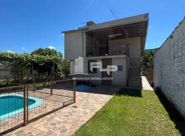 Casa · 245m² · 2 Vagas · CASA COM AMPLA ÁREA NO CANTO DO RIO