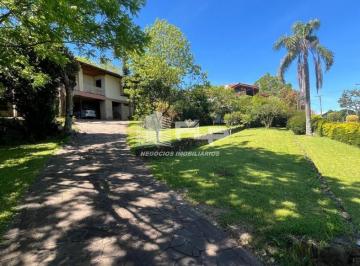 Casa · 284m² · 2 Vagas · UM REFÚGIO EM MEIO AO CENTRO DE LINHA NOVA
