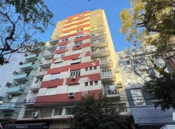 Apartamento · 90m² · 3 Quartos · 1 Vaga · APARTAMENTO DE 3 DORMITÓRIOS COM VAGA DE GARAGEM NO CENTRO HISTÓRICO.
