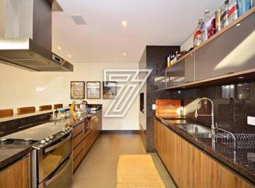 Casa de 5 quartos, Curitiba · Casa próxima do posto Ventania no bairro Santa Felicidade