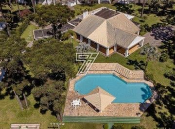 Casa de 4 quartos, Piraquara · Casa no condomínio O Recanto no bairro Jardim Veneza | Piraquara