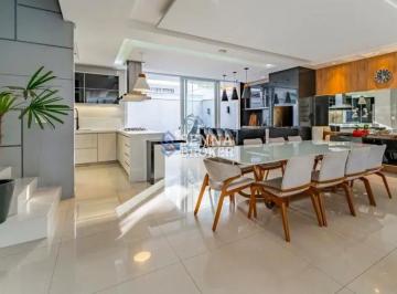 Casa de 4 quartos, Curitiba · Casa a venda em Condomínio com 4 Quartos e 4 vagas de garagem