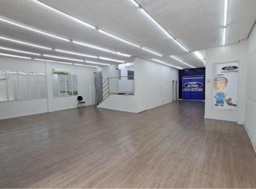 Comercial , São Paulo · Ponto Comercial de 165 m² no Trevo da Via Anchieta — Espaço com Copa e Quintal