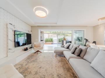 Casa · 235m² · 4 Quartos · 2 Vagas · Uma casa linda dentro de um condomínio fechado, no Lagos de Nova Ipanema.