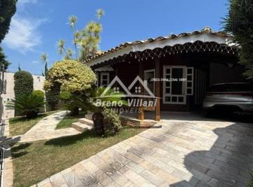 Casa · 220m² · 3 Quartos · 2 Vagas · Excelente casa individual com acabamento rústico e área de lazer completa.