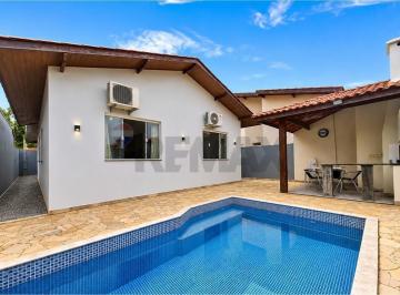 Casa · 154m² · 3 Quartos · 2 Vagas · Casa dos Sonhos em Peruíbe, SP – 3 Quartos, Piscina!