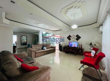Casa · 298m² · 4 Quartos · 3 Vagas · Sobrado de 5 quartos para venda no Centro de Jacareí