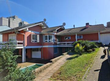 Casa · 332m² · 4 Quartos · 4 Vagas · Casa com 4 dormitórios e piscina no Desvio Rizzo
