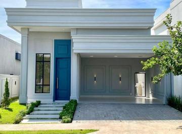 Casa · 172m² · 3 Quartos · 2 Vagas · Casa térrea estilo neoclássico no Condomínio Belvedere 2 - Cuiabá-MT 3 suítes Automação Alexa Pis