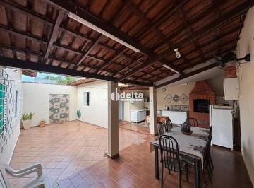 Casa · 300m² · 3 Quartos · 2 Vagas · Casa residencial com 3 quartos sendo 1 suíte disponível para venda no bairro Vigilato Pereira em Ube