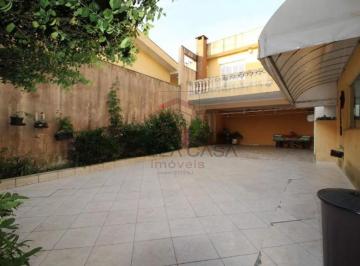 Casa · 270m² · 3 Quartos · 8 Vagas · Casa à venda com 270m², 3 quartos e 8 vagas