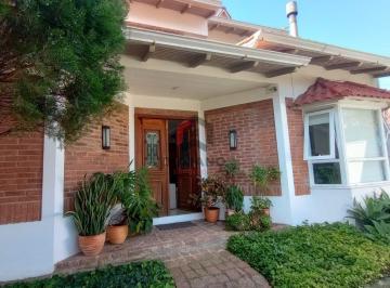 Casa · 198m² · 4 Quartos · 4 Vagas · Casa de 4 dormitórios, sendo 3 suítes no bairro Jardim Planalto, Porto Alegre/RS