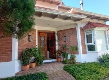Casa · 198m² · 4 Quartos · 4 Vagas · Casa de 4 dormitórios, sendo 3 suítes no bairro Jardim Planalto, Porto Alegre/RS
