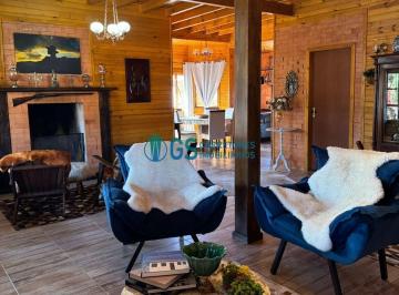 Casa · 210m² · 3 Quartos · 1 Vaga · Linda casa na Serra com piscina e amplo terreno em Bom Retiro/SC! Analisa permuta e parcelamento