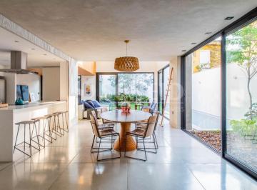 Casa · 326m² · 3 Quartos · 6 Vagas · Casa venda em Alto de Pinheiros com 3 quartos, sendo 3 suítes, 326m² 6 vagas