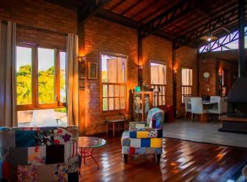 Casa · 270m² · 3 Quartos · 6 Vagas · Um verdadeiro refúgio de bem-estar!