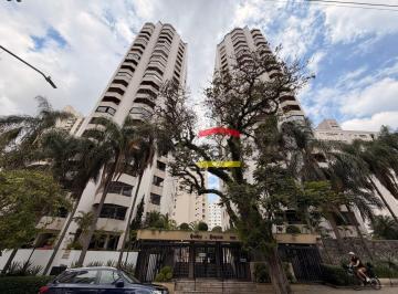 Casa · 140m² · 3 Quartos · 2 Vagas · Amplo apartamento de 140m² - 3 suítes, varanda, 2 vagas e lazer completo em Moema