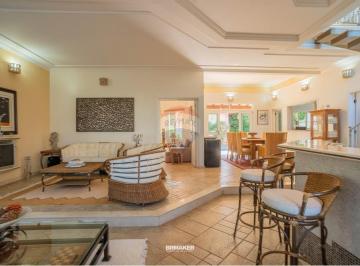 Casa · 323m² · 3 Quartos · 42 Vagas · RE/MAX VENDE Casa no Condomínio Estância Paraíso, com 3 suítes, 323m2, lazer completo, por R$ 1.750.