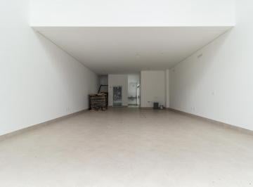 Comercial · 200m² · 1 Vaga · Loja na Rua Padre Estevão Pernet, N. 200 • 200 m²