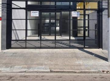 Comercial · 190m² · 5 Quartos · 2 Vagas · Loja na Rua Monte Serrat, N. 880 • 190 m²