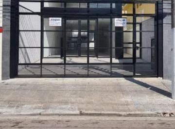 Comercial · 190m² · 5 Quartos · 2 Vagas · Loja na Rua Monte Serrat, N. 880 • 190 m²