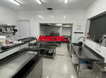 Comercial · 221m² · 10 Vagas · um exelente ponto comerciel em um bairro bem localizado