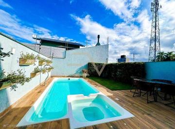 Casa · 141m² · 3 Quartos · 2 Vagas · Sobrado Alto Padrão 3 dormitórios no Centro