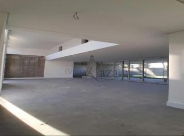 Sala de Estar · Casa de Condomínio - Alto da Boa Vista - 4 Suítes - 713m².