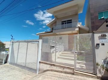 FACHADA · Casa de alto padrão próxima ao centro