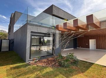 Casa · 284m² · 4 Quartos · 4 Vagas · Sobrado com 284 m², 4 suítes, piscina aquecida e energia solar no Jardins França