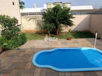 Casa · 600m² · 4 Quartos · 4 Vagas · Casa residencial com 4 quartos sendo 3 suíte disponível para locação e venda bairro Lidice Uberlândi