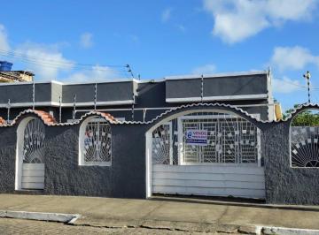 Casa · 323m² · 4 Quartos · 1 Vaga · Casa à venda de esquina na Ponta Grossa, 3/4, sala ampla, garagem e DCE, 323m2