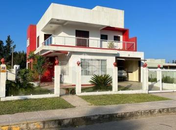 Casa · 190m² · 5 Quartos · 3 Vagas · Casa em Noiva do mar - Xangri-lá