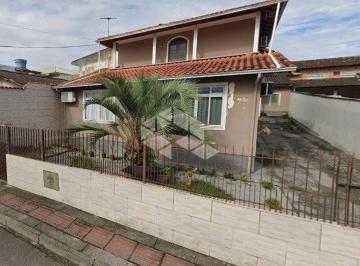 Casa · 130m² · 4 Quartos · 2 Vagas · Casa com 4 quartos/dormitórios no bairro Real Parque, em São José- SC