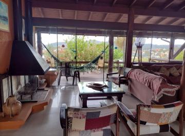 Casa · 302m² · 5 Quartos · 3 Vagas · Casa com 5 quartos, 3 vagas e 225 m² privativos no Condomínio Mar Azul - bairro Morrinhos - Garopaba