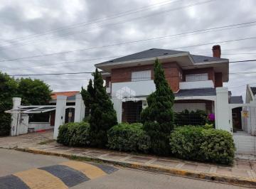 Casa · 350m² · 4 Quartos · 2 Vagas · Sobrado à venda, com 4 quartos/dormitórios, 2 vagas/box, em Atlântida, Xangri-Lá/RS
