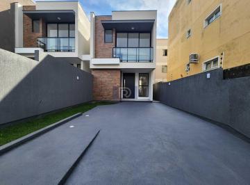 Casa · 105m² · 3 Quartos · 2 Vagas · Sobrado em Serraria, São José/SC