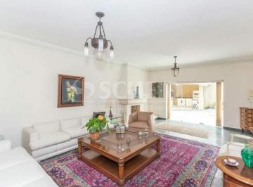 Casa · 310m² · 4 Quartos · 4 Vagas · Casa na Vitória Régia Morumbi com 4 quartos sendo 3 suítes e 4 vagas de garagem.