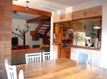 Casa · 215m² · 3 Quartos · 3 Vagas · Casa em Jardim Rebelato, Cotia/SP de 215m² 3 quartos à venda por R$ 1.100.000,00